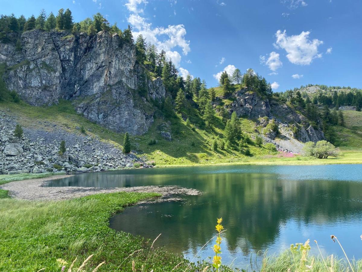 Le Chaberton, rénové en 2021, pied des pistes et spa Montgenèvre Extérieur photo
