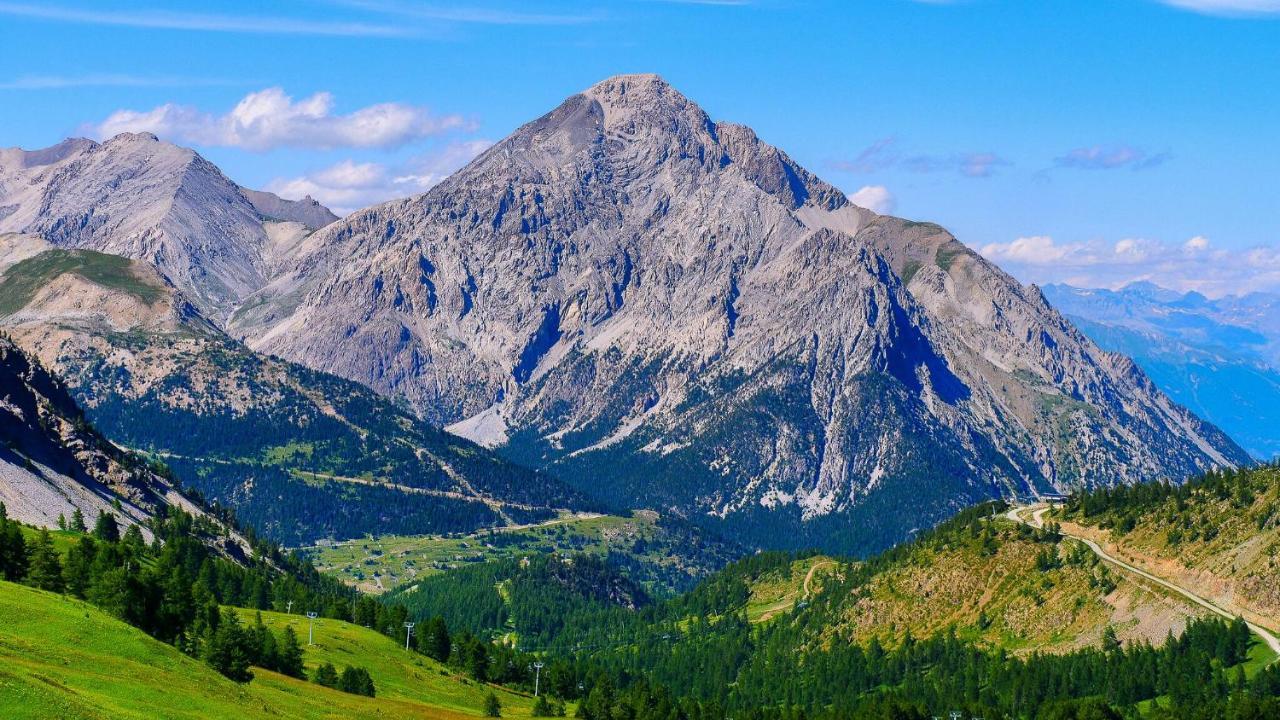 Le Chaberton, rénové en 2021, pied des pistes et spa Montgenèvre Extérieur photo
