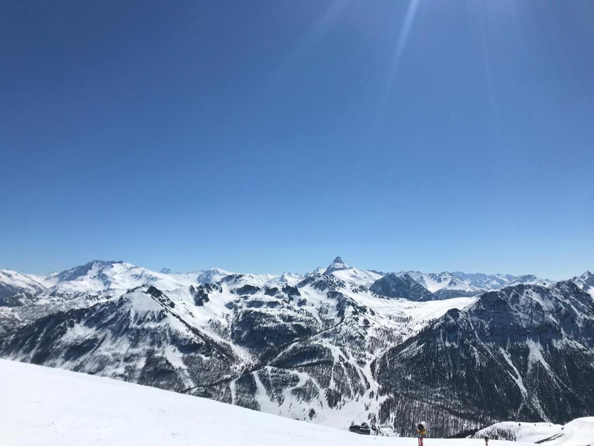 Le Chaberton, rénové en 2021, pied des pistes et spa Montgenèvre Extérieur photo